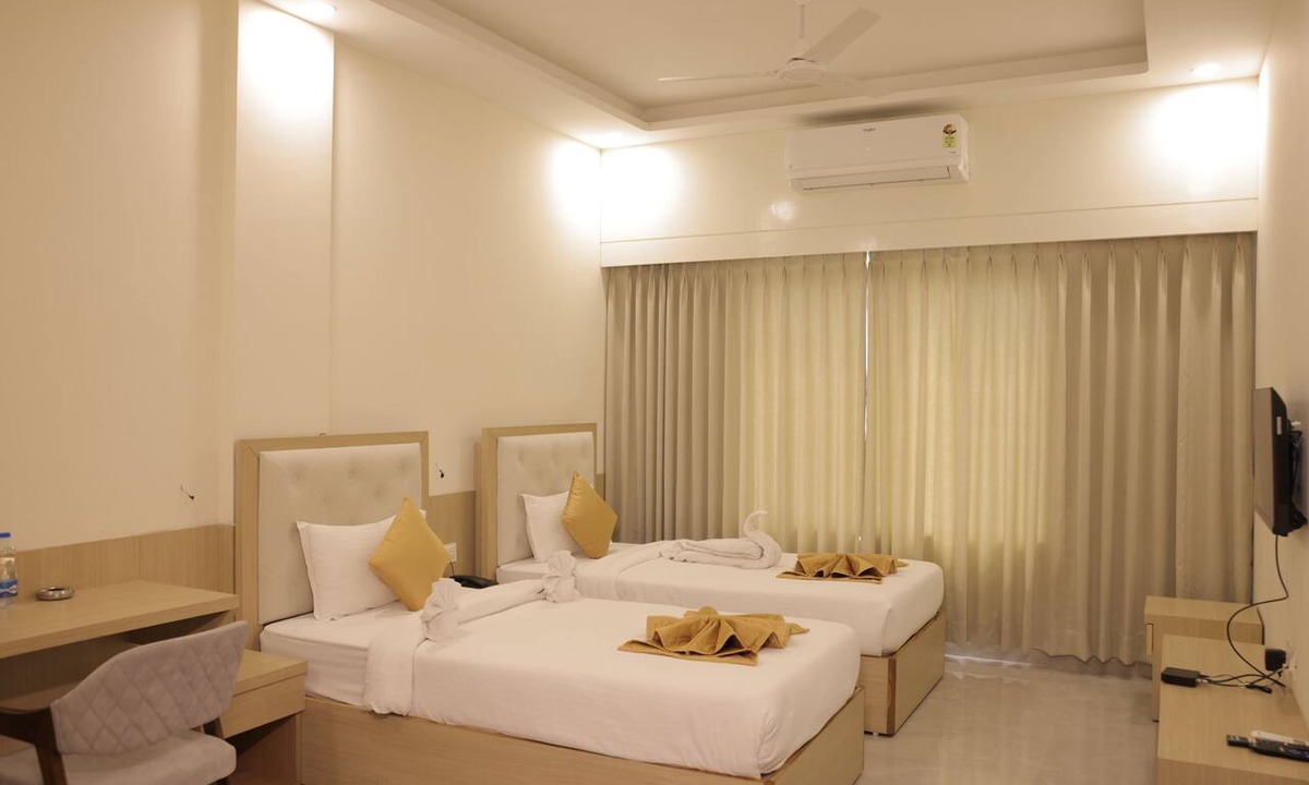 Navsari Hotel | Hotel Rangoli - 10 min from Palsana Chowk