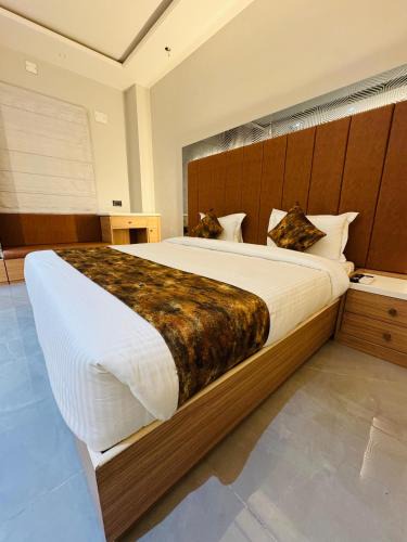 Chandauli Hotel | Hotel RS Grand