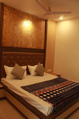 Vapi Hotel | Hotel Skylark