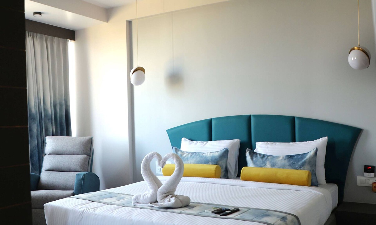 Surat Hotel | Hotel The Excellency