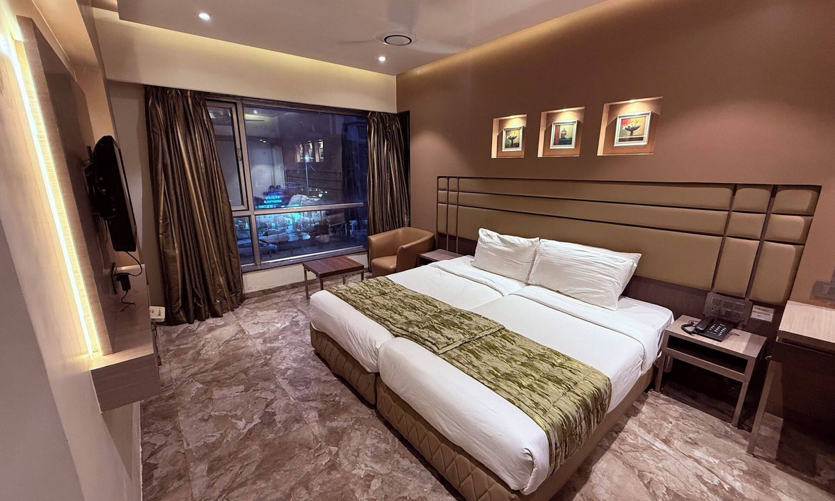 Kopar Khairane Hotel | Hotel Varishtta