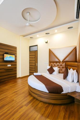 Zirakpur Hotel | Hotel Woodcrest by Sidham Group ! Comfortable and Peaceful Stay ! Top Rated ! Preferred Hotel Chain