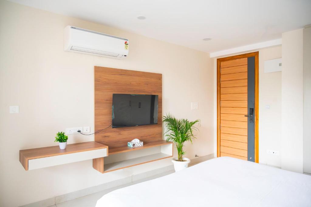Gurugram Hotel | Housr Sector 45 Gurgaon Near Artemis Hospital