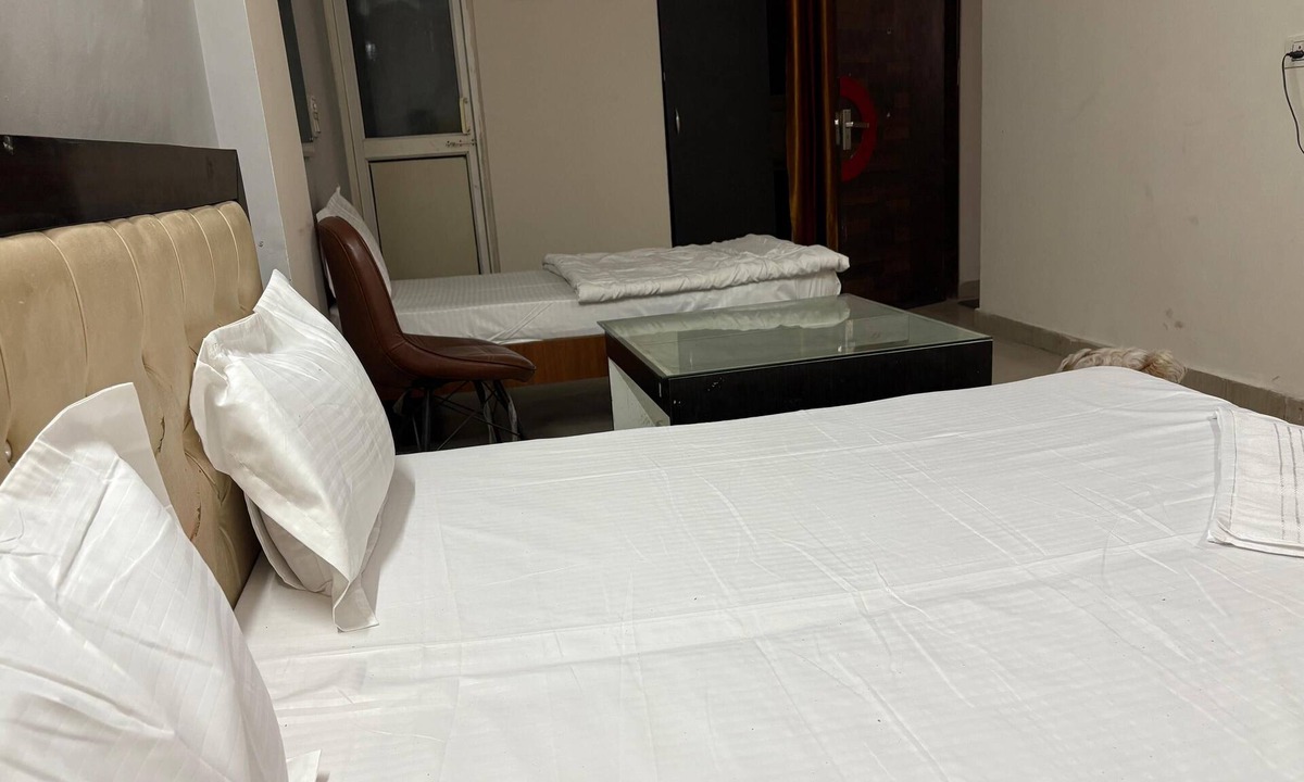 Sector 49 Hotel | ICY WHITE STAY HERE