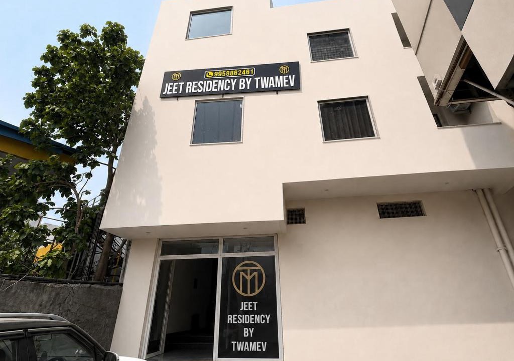 Delhi Hotel | Jeet Residency By TWAMEV Near Anand Vihar Railway Station