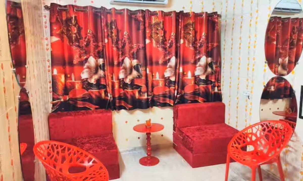 Malad West Apartment | Joyful Stay at Malad west!