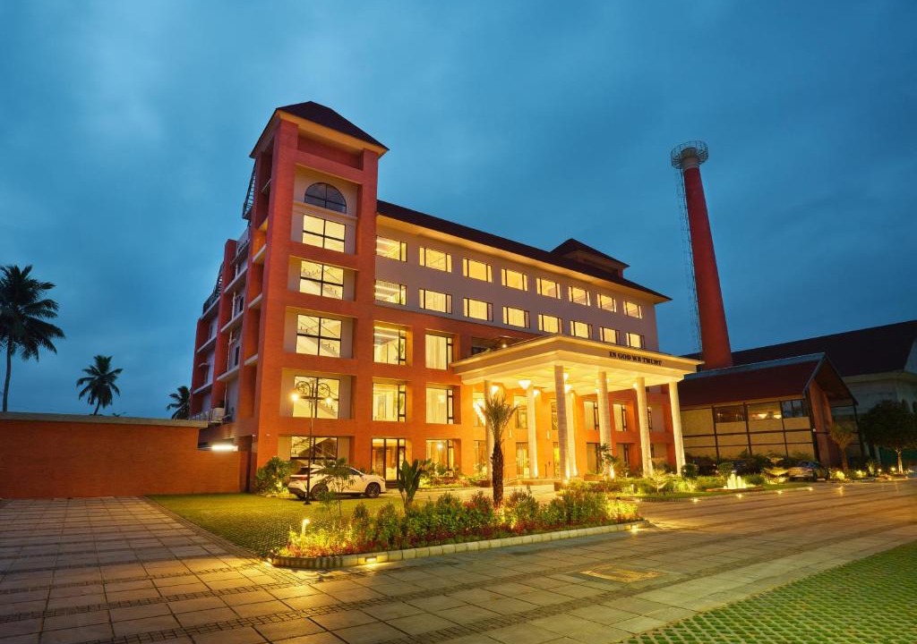 Kuravilangad Hotel | JP Crowne Regency