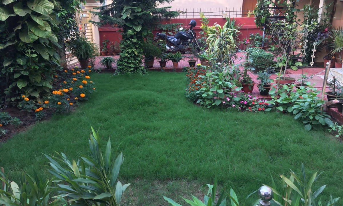 Bhubaneshwar Villa | Kathjodi groud floor garden view room in a Villa in Bhubaneswar
