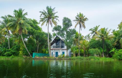 Kollam Villa | Lakefront 2BHK villa I A-frame balcony deck I BBQ grill I Hammock