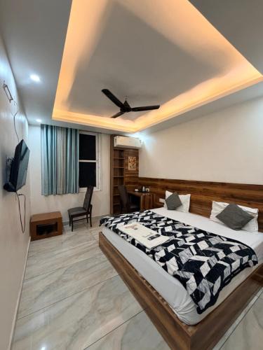 Rohtak Hotel | Landlord Premier