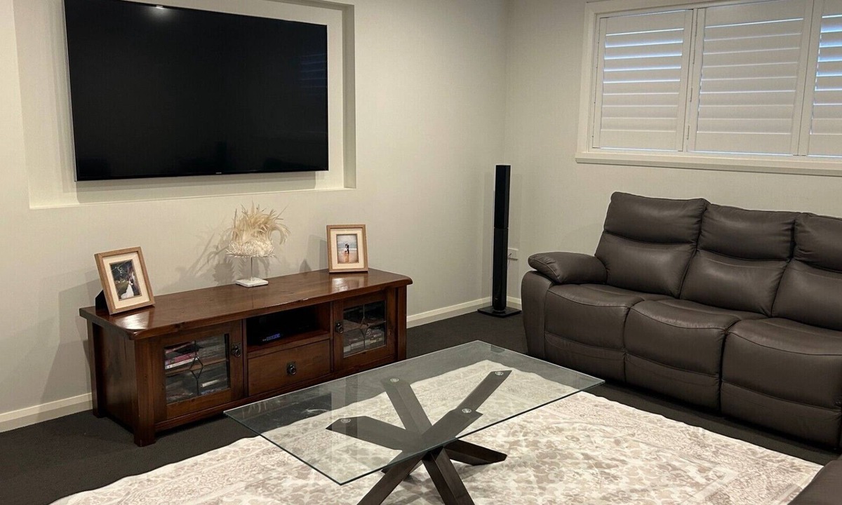 Kelso House | Lap of Luxury- Bathurst House Very generous floor plan with dual living areas