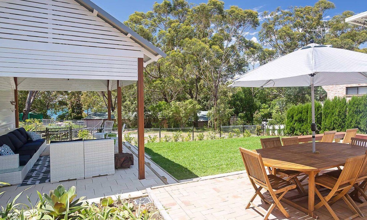 Nelson Bay House | Little Beach House, 4 James Crescent - Little Beach with air con, WiFi and boat parking