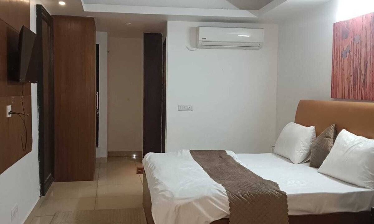 Hauz Khas Village Hotel | Local Stays