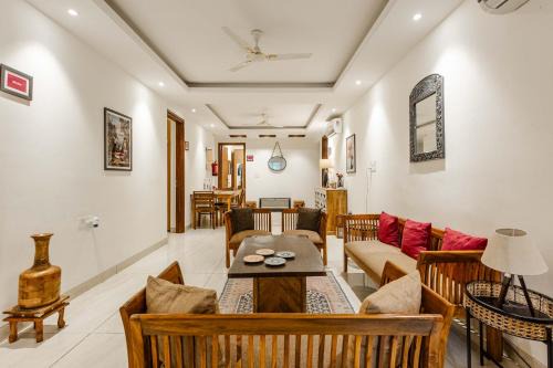 Saket Bed & Breakfast | Luxe 4BHK with Garden - Near Select City Saket