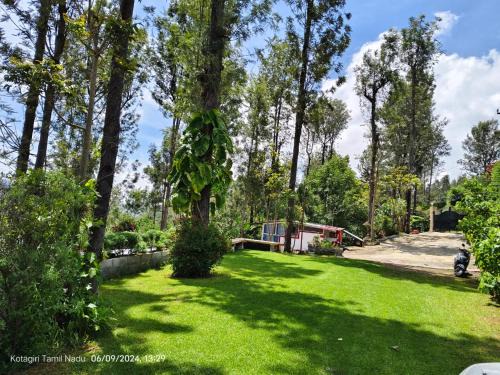Kotagiri House | May Fair Vista Home - Luxury Villa - Huge Lawn - Scenic Views - Free Parking