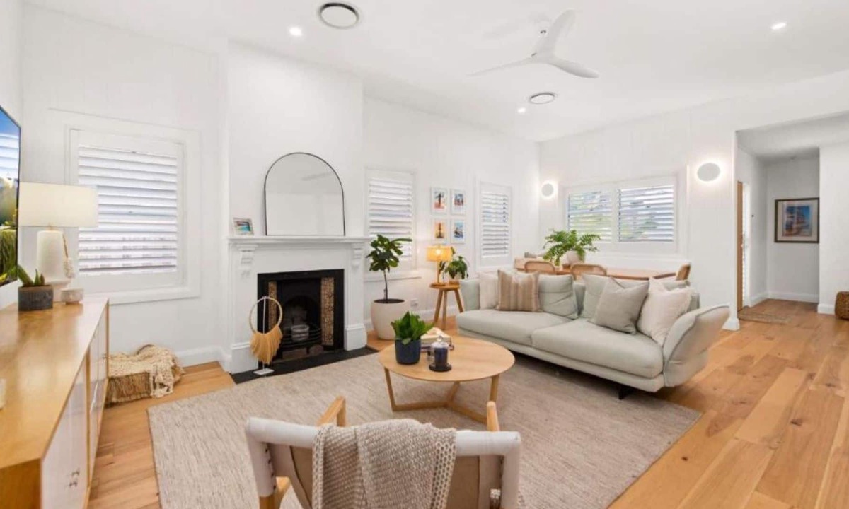 Merewether House | Merewether Beach House Retreat - A short stroll to Bar Beach