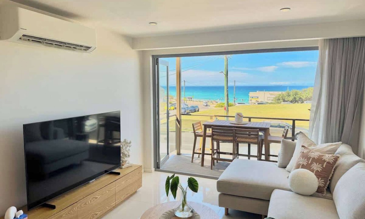 Merewether Apartment | Merewether By The Beaches Newcastle, Free Parking