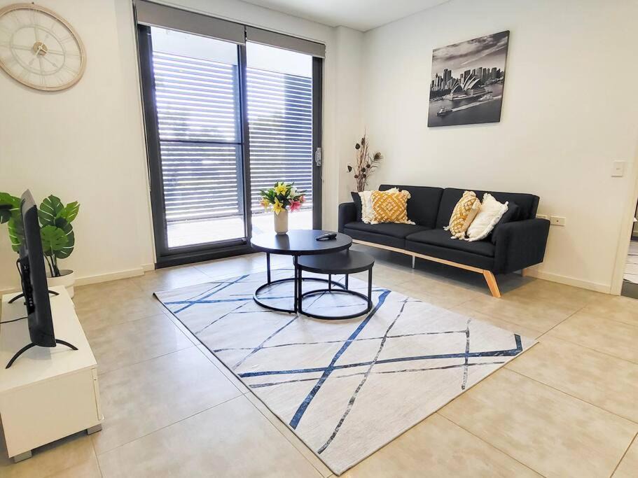 Epping Apartment | Modern Elegance: 2 Bedroom Oasis w/Free Parking