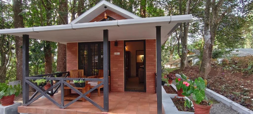 Valparai Villa | Monica Garden Bungalow