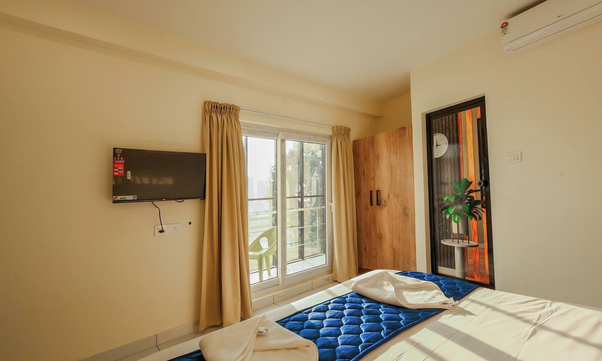 Kakkanad Hotel | MOONIC DAYS