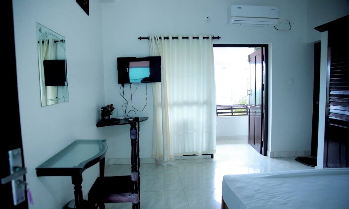 Kovalam Hotel | Ocean Queen Palace Hotel