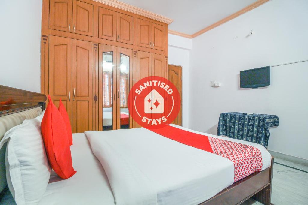 Banjara Hills Hotel | OYO 71611 Krupa Service Apartments