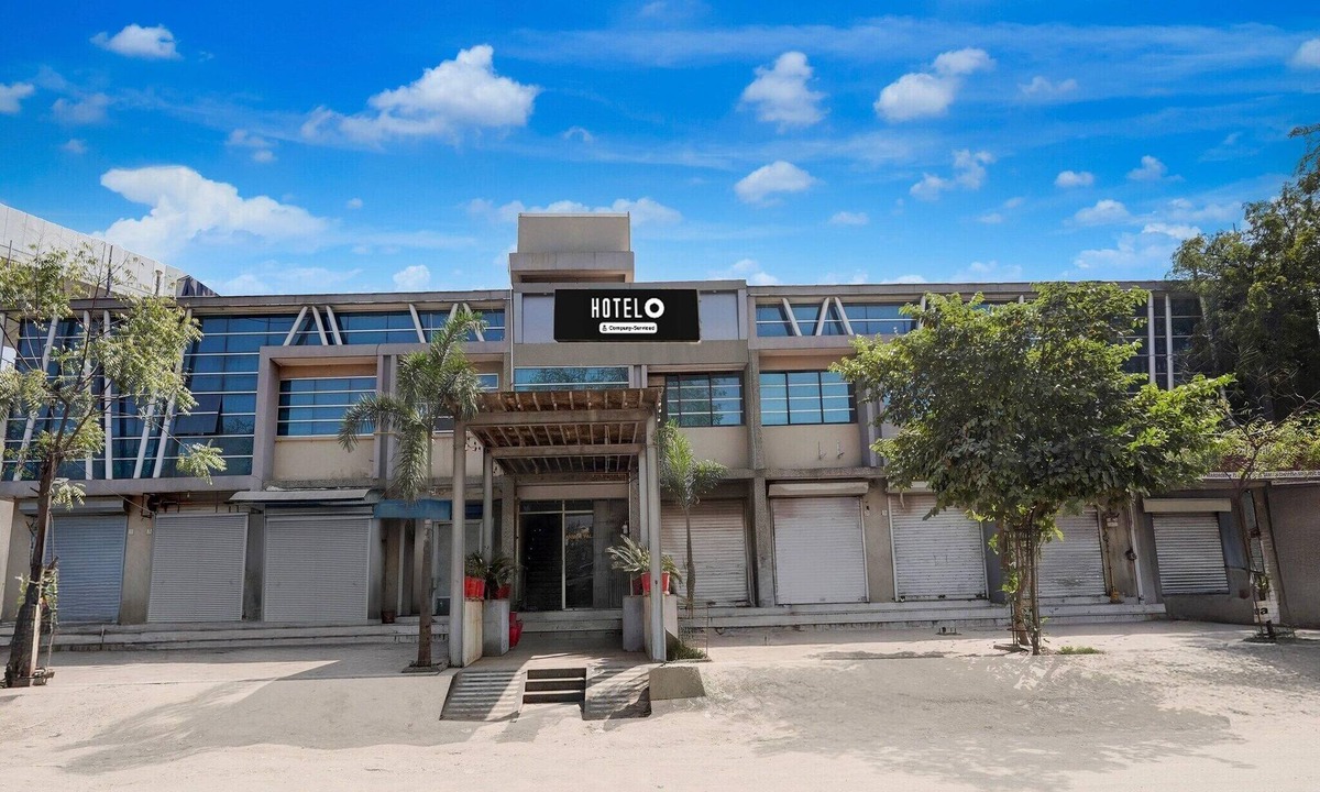 Ahmedabad House | OYO Hotel Anmol Palace