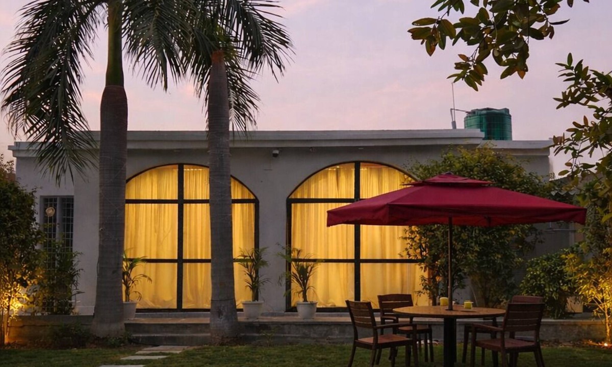 Greater Noida Villa | Palmview luxury villa stay in greater noida