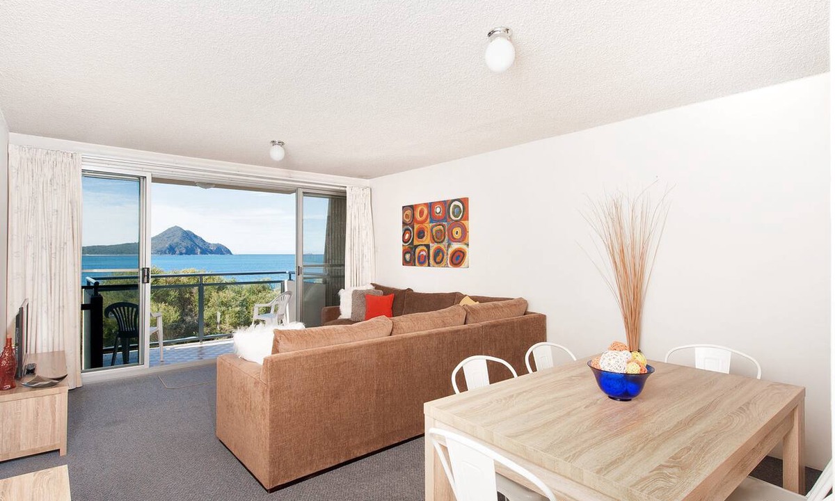 Nelson Bay Apartment | Panoramic views over Shoal Bay Beach