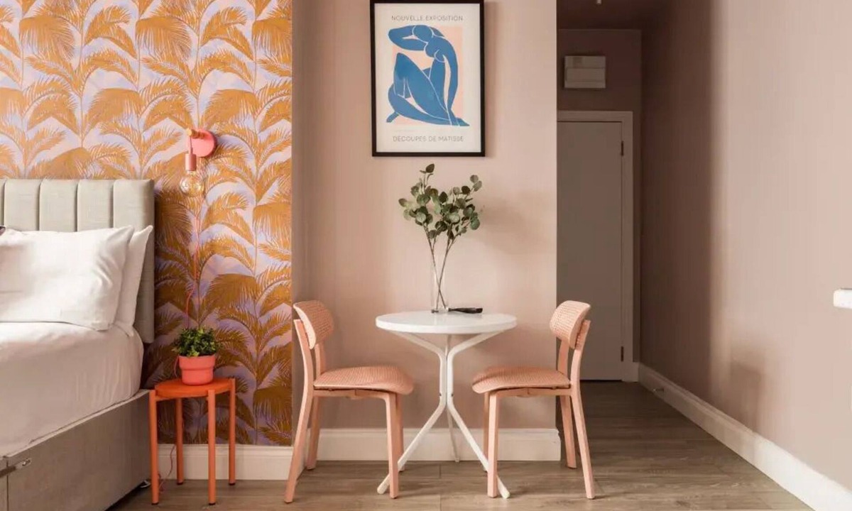 Okhla Apartment | Perfect 1-bedroom apartment with AC in peaceful New Delhi