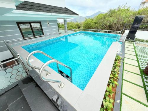 Kuttikkanam Apartment | Plachoos Gardens - Private Luxury Pool Villa in Kuttikkanam