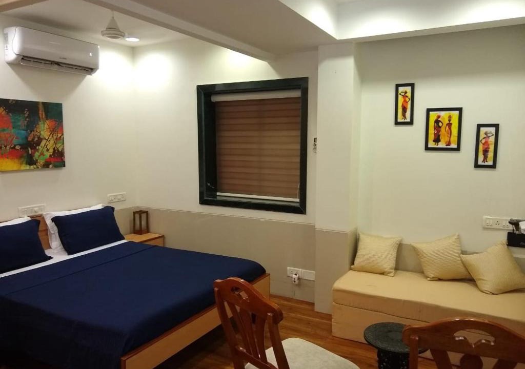 Bandra West Apartment | Plush Studio in the Heart of Bandra