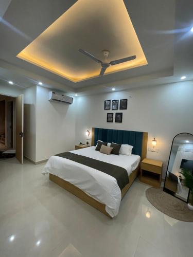DLF Phase 5 Apartment | Prema Stays Luxury Studio with Balcony