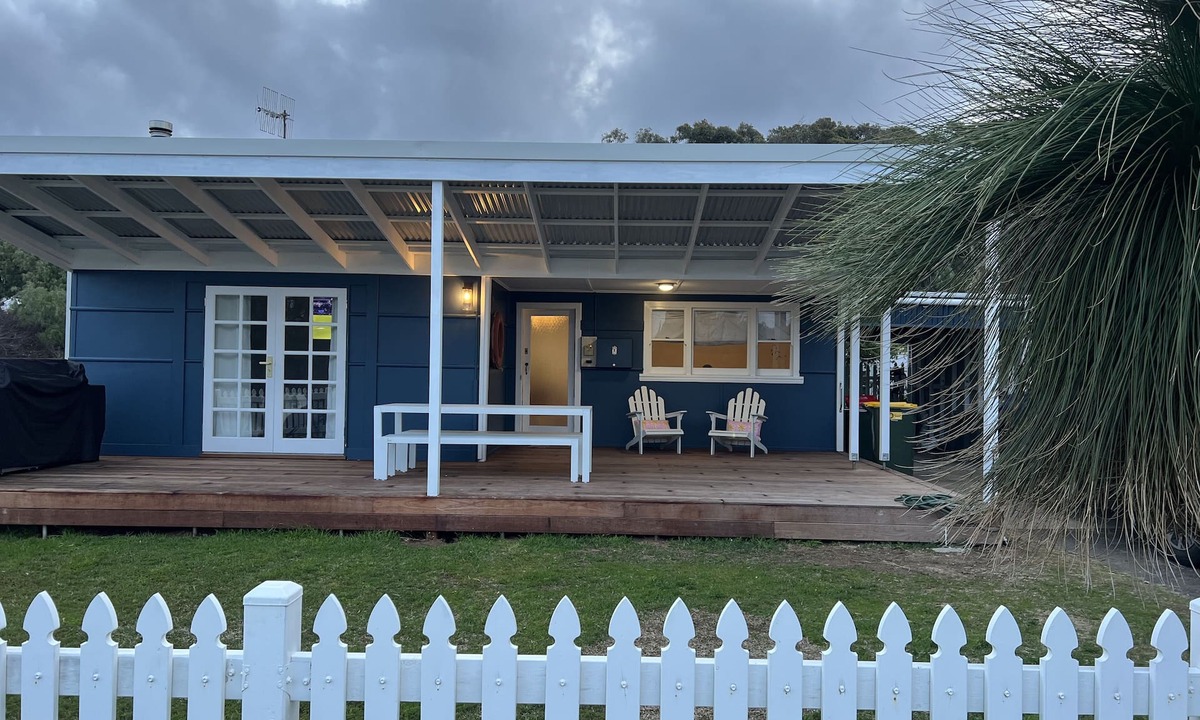 Augusta House | Recently renovated Beach house Close walk to shops, pubs and beach.