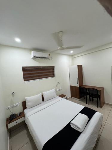 Perintalmanna Hotel | Regal residency