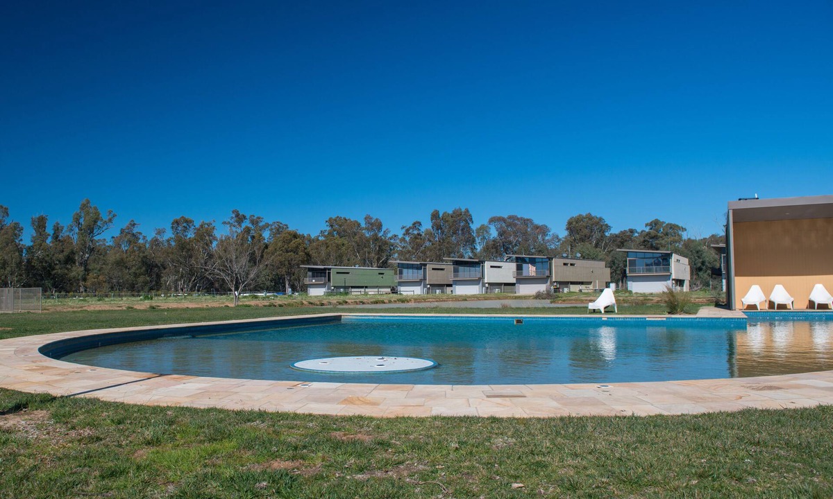 Moama House | River Chillin - Waterfront holiday home with boat ramp and private pontoon