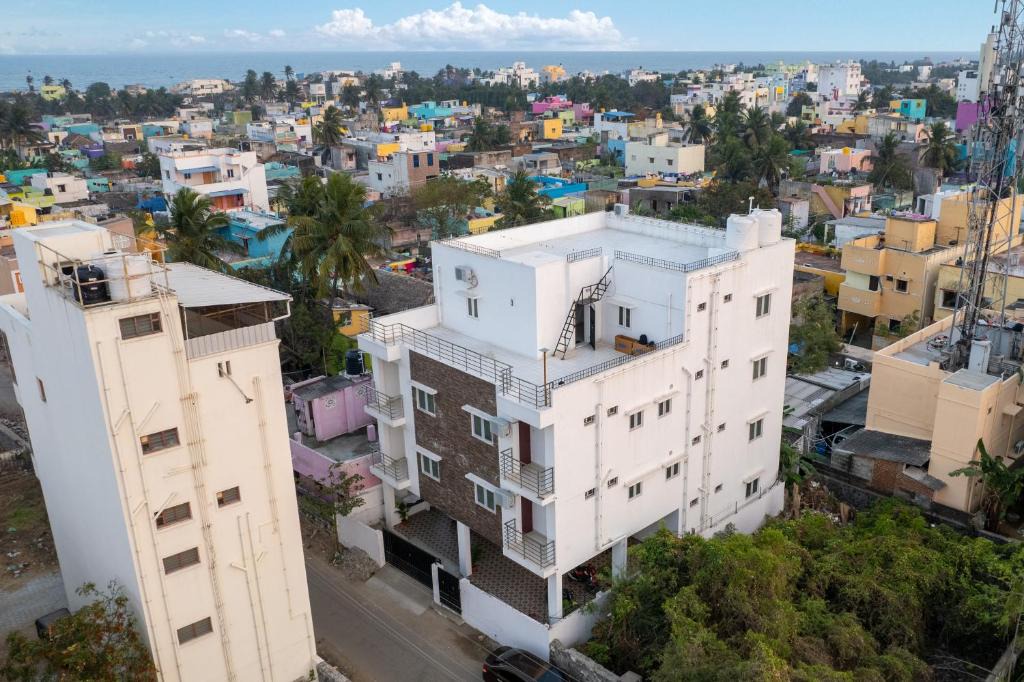 Vadanemelli Hotel | Royal Beach Service Apartment