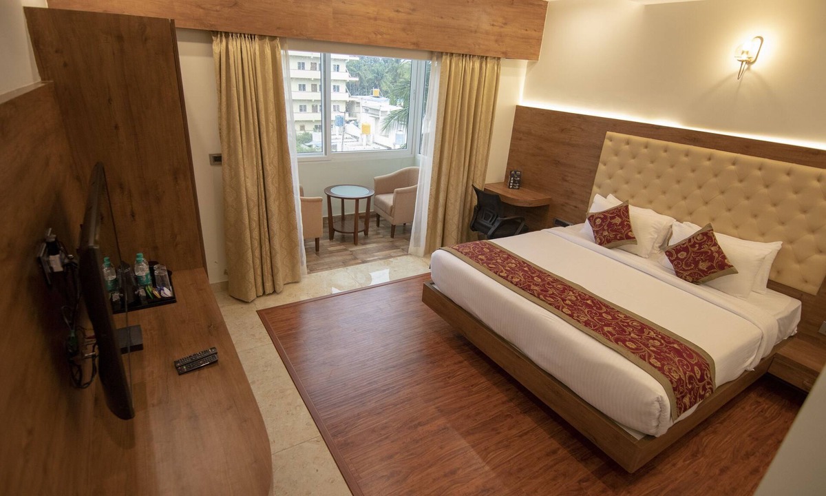Meenakunte Hotel | Royal Lotus View Resotel
