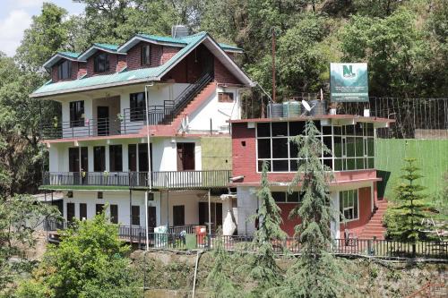 Shimla House | Royal Stay In The Nature's Lap
