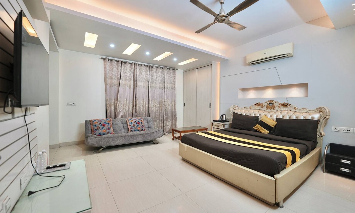 Sector 39 Hotel | Rustam Villa