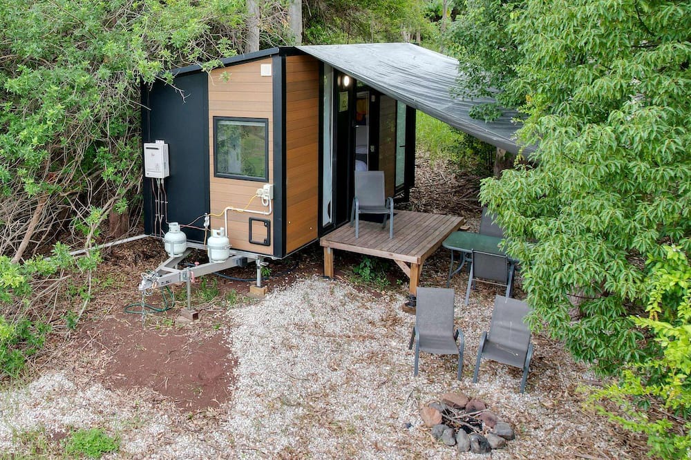 Perwillowen Cabin | Rustic Tiny House with Fire Pit & Hilltop Views in Perwillowen, Australia