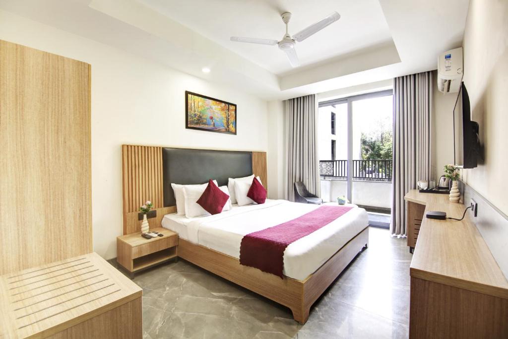 DLF Phase 3 Hotel | Saltstayz Premier - Cyber Hub