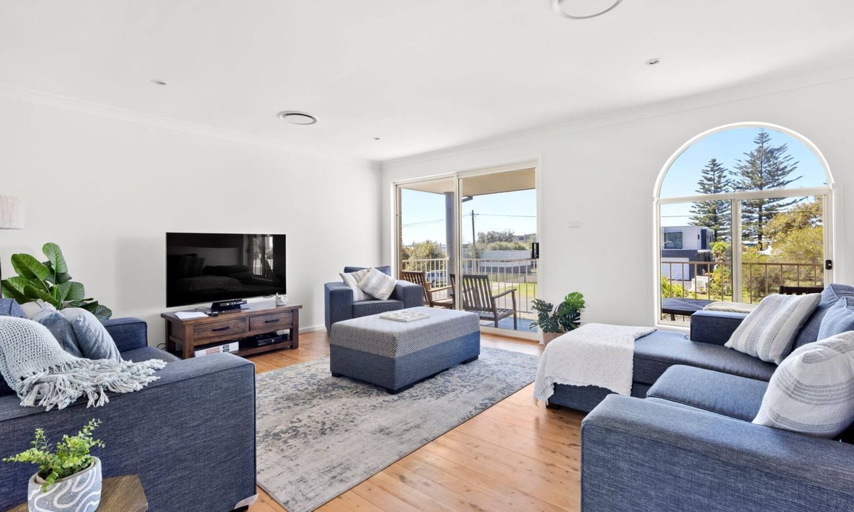 Callala Beach House | Sandy Adventures - Pet Friendly - 1 Min to Beach