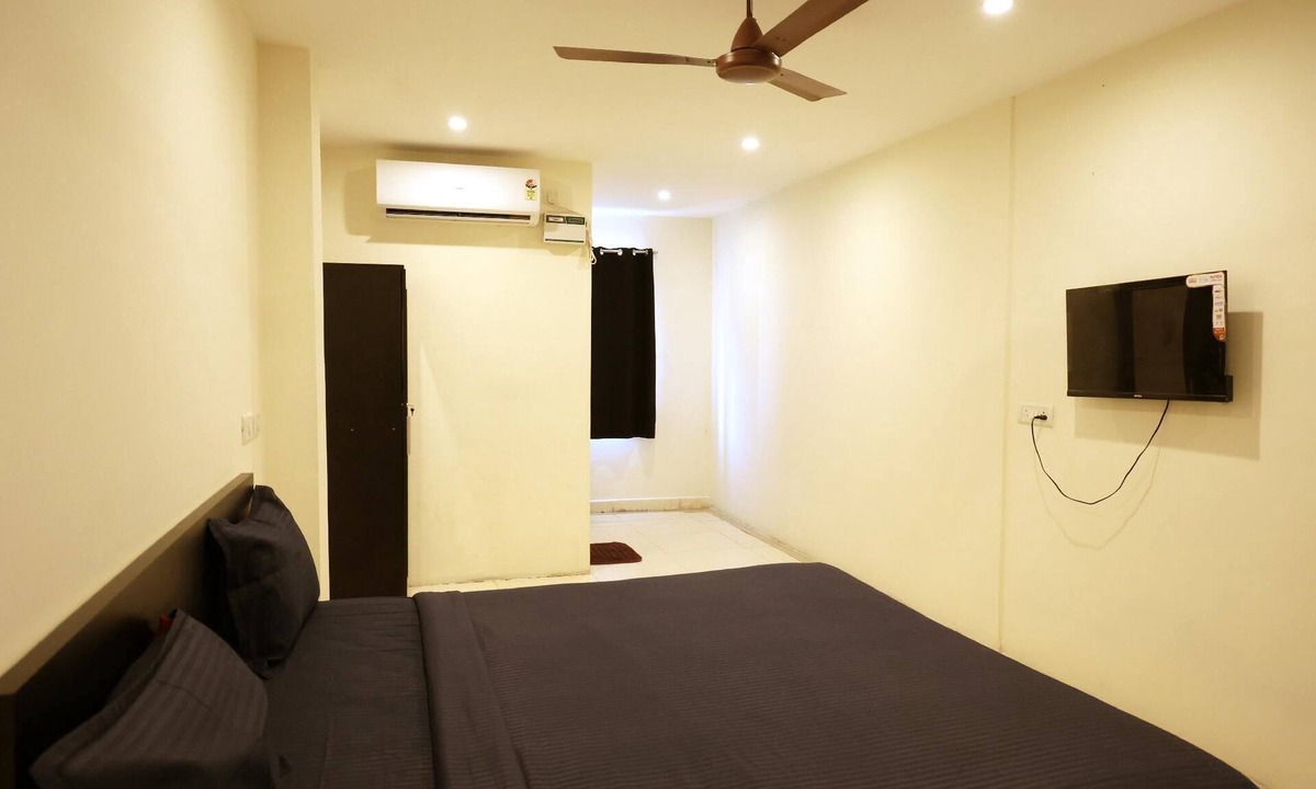 Semmencherry Hotel | Serene Stays