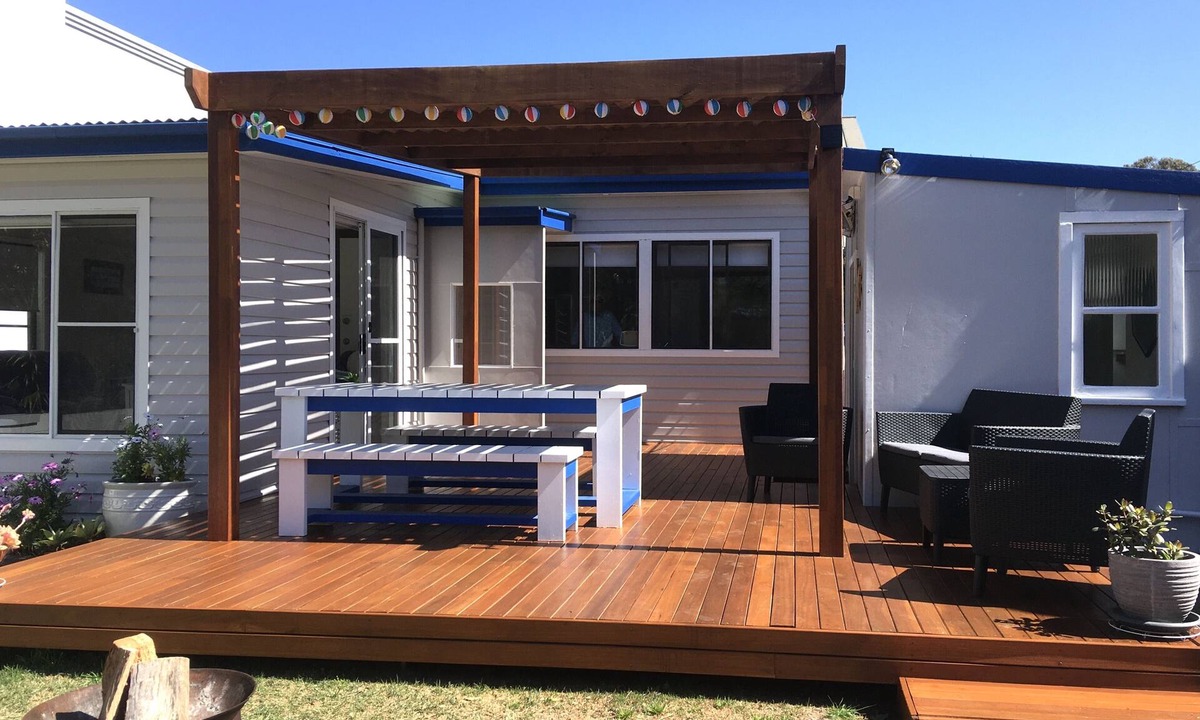 Shellharbour House | Shellharbour Beach Cottage-1 min walk to Flags - 10min walk to Shellcove-REDUCED