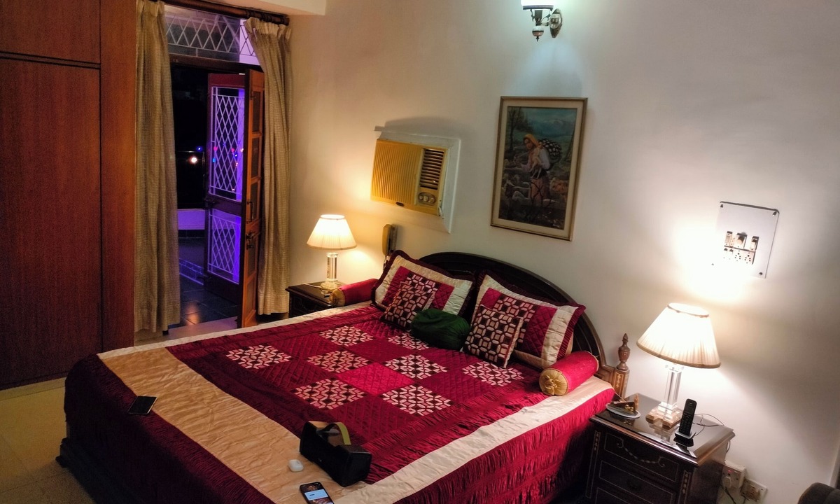 Okhla Phase I Apartment | South Delhi Luxury Breezy two bedroom apartment with Personal terrace free wifi