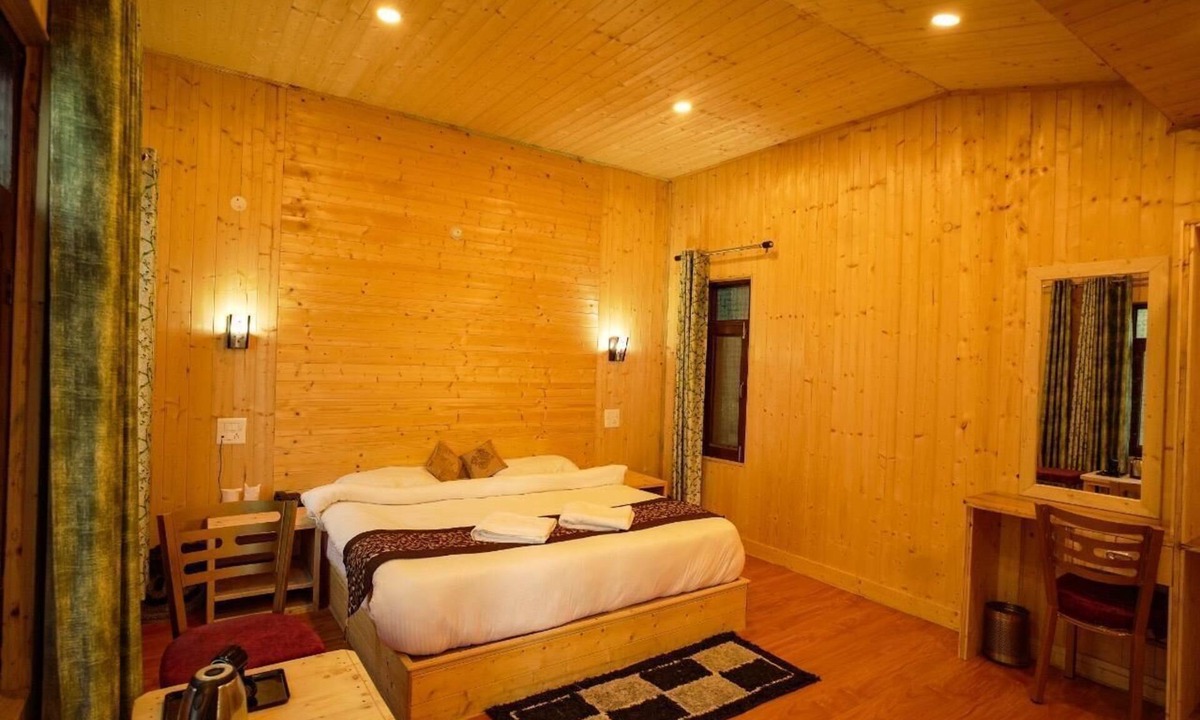 Shoghi Hotel | Spacious 11-bedroom Retreat in soothing Shoghi with AC comfort