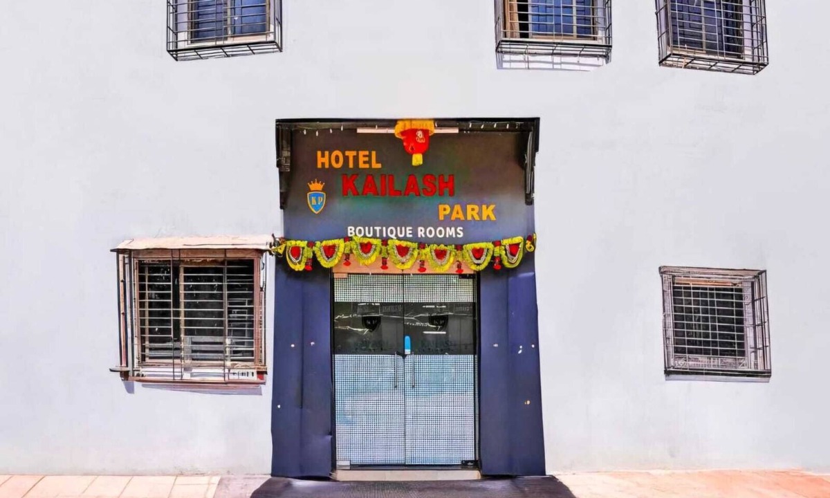 Marol Hotel | Spacious 19 Budgets Bed Room Hotel Below Sakinaka Metro Station Gate no 2.