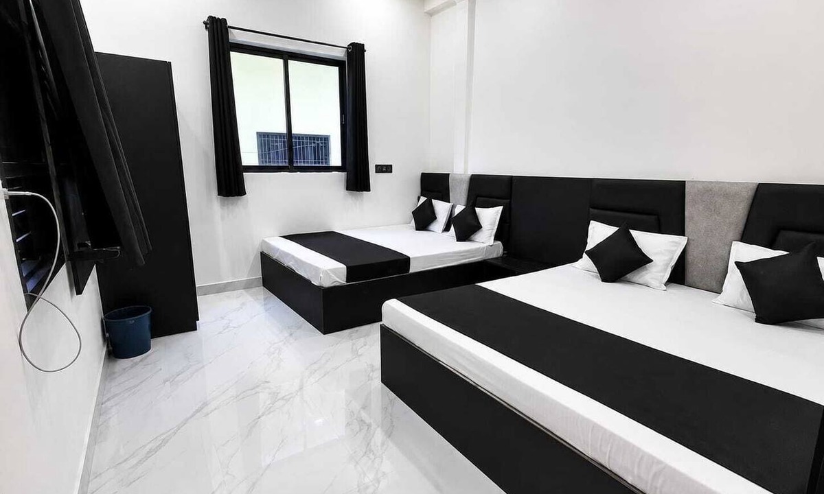 Mathura House | Spacious 5-bedroom building in marvelous Mathura with AC