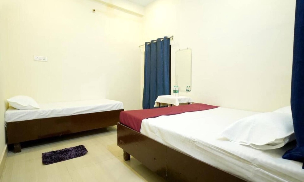 Varanasi Hotel | Spacious 8-bedroom hotel suites in delightful Varanasi with AC & Non AC
